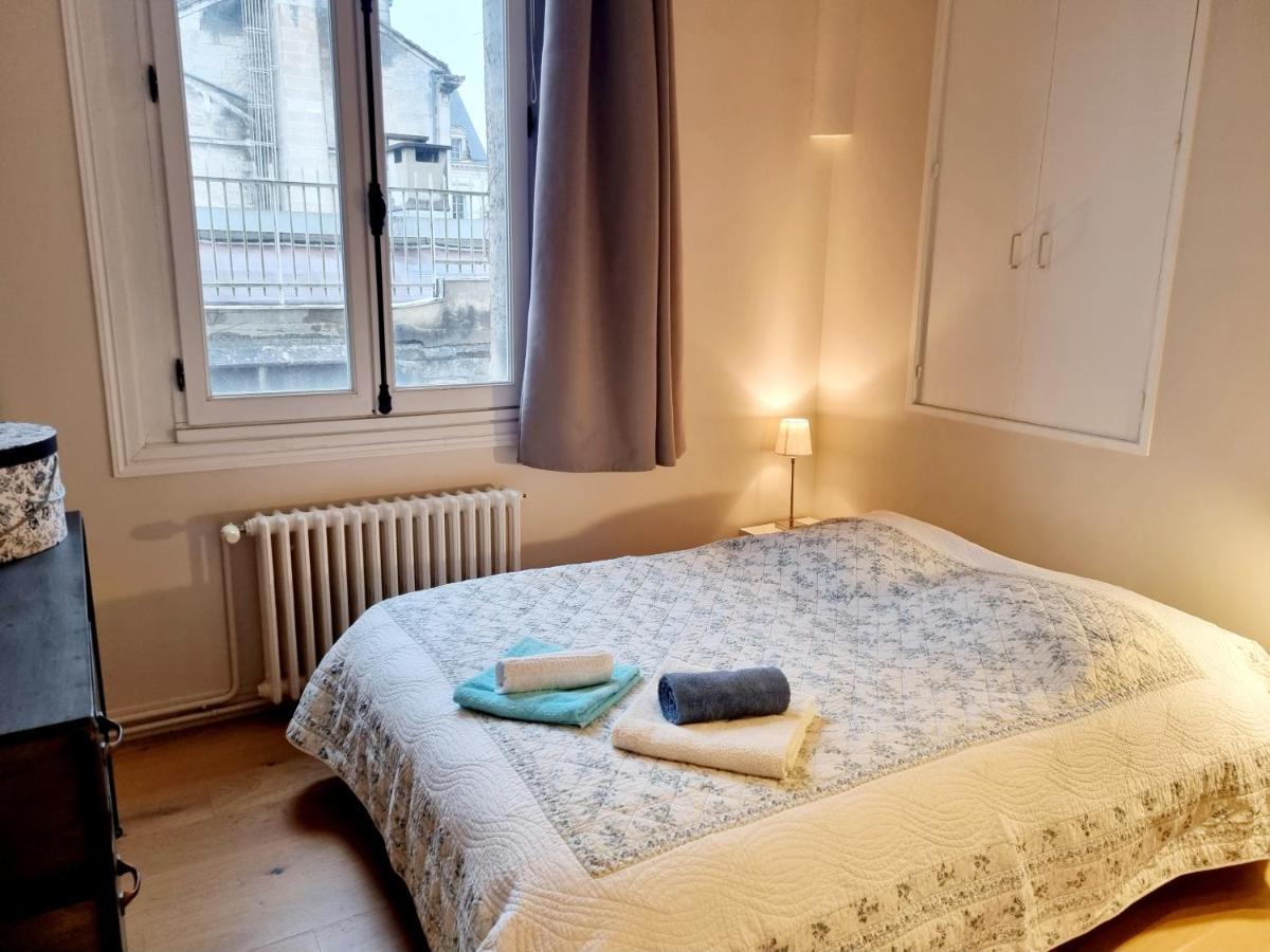 Face à l'hôtel de ville grand et lumineux appartement Angoulême Extérieur photo