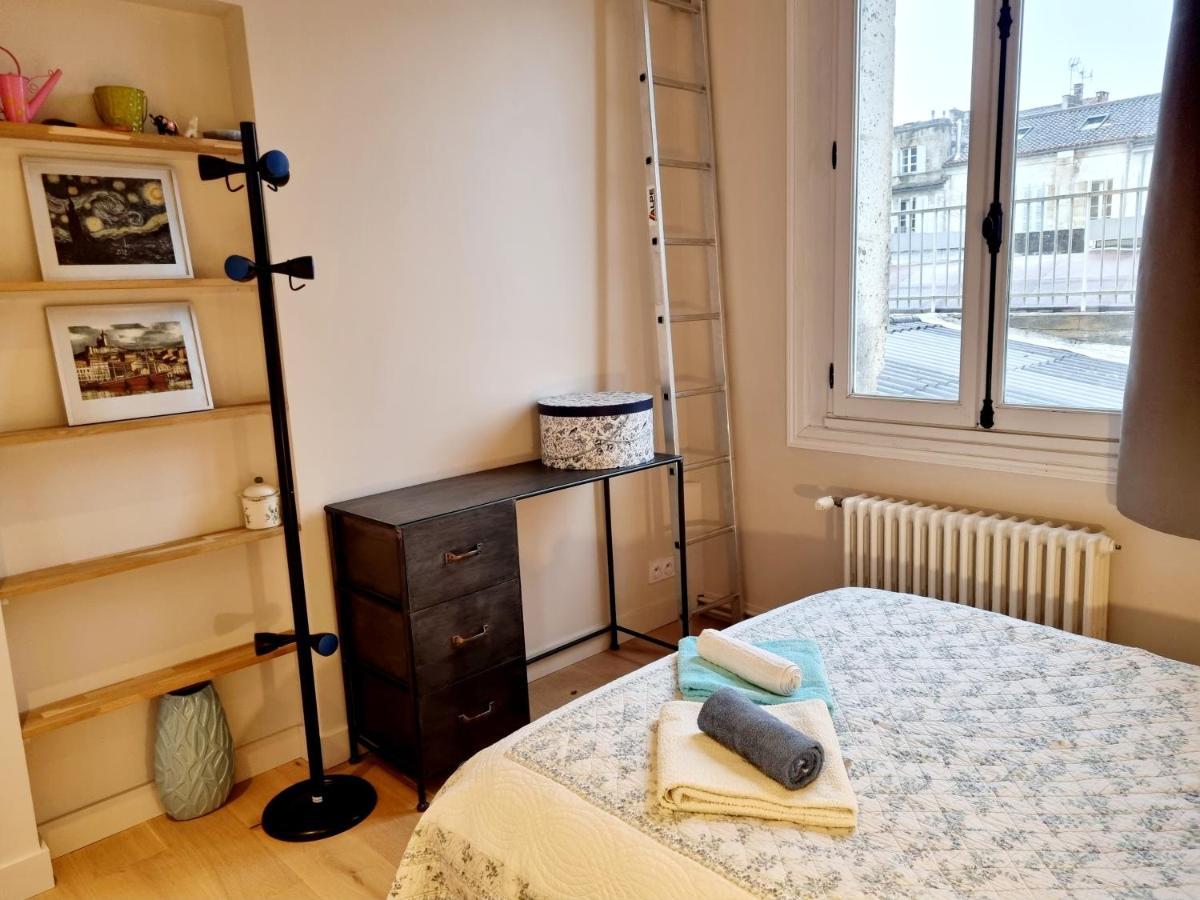 Face à l'hôtel de ville grand et lumineux appartement Angoulême Extérieur photo