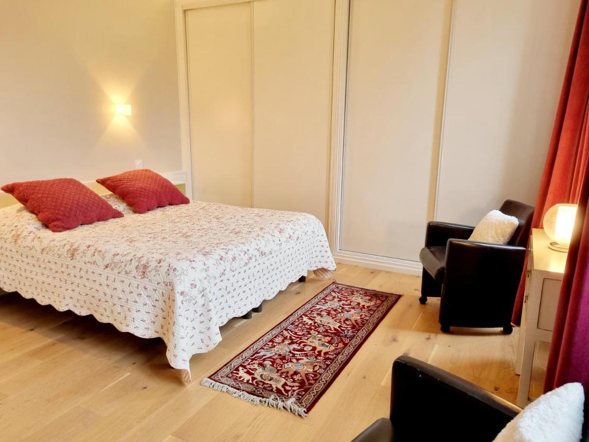 Face à l'hôtel de ville grand et lumineux appartement Angoulême Extérieur photo