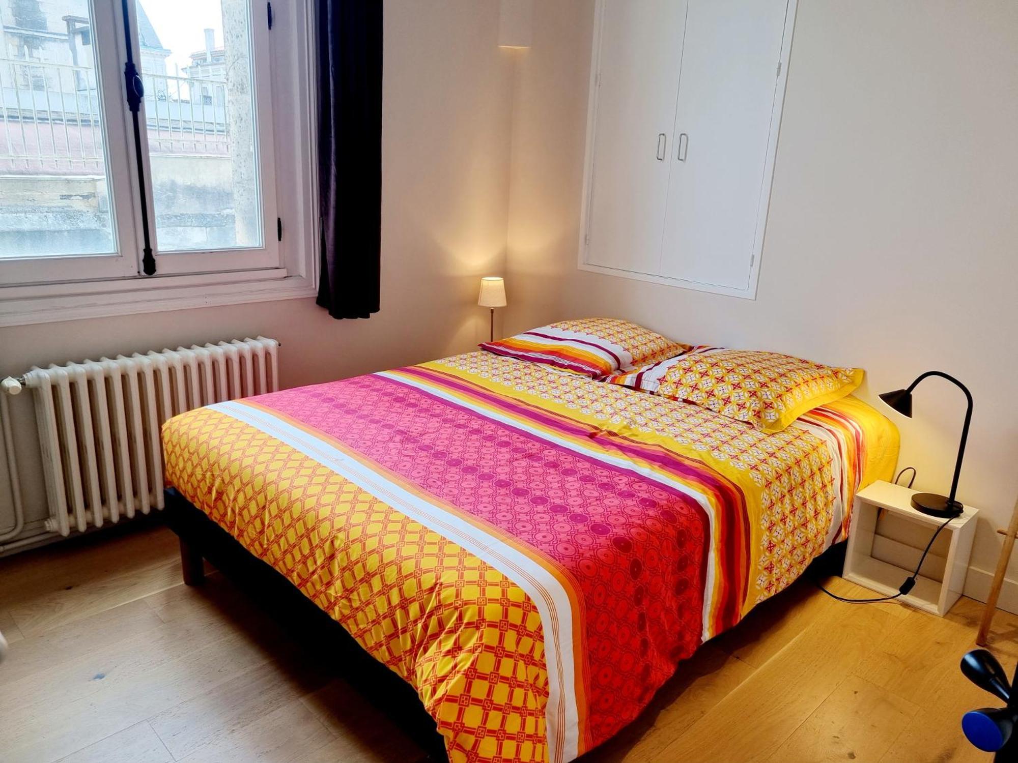 Face à l'hôtel de ville grand et lumineux appartement Angoulême Chambre photo